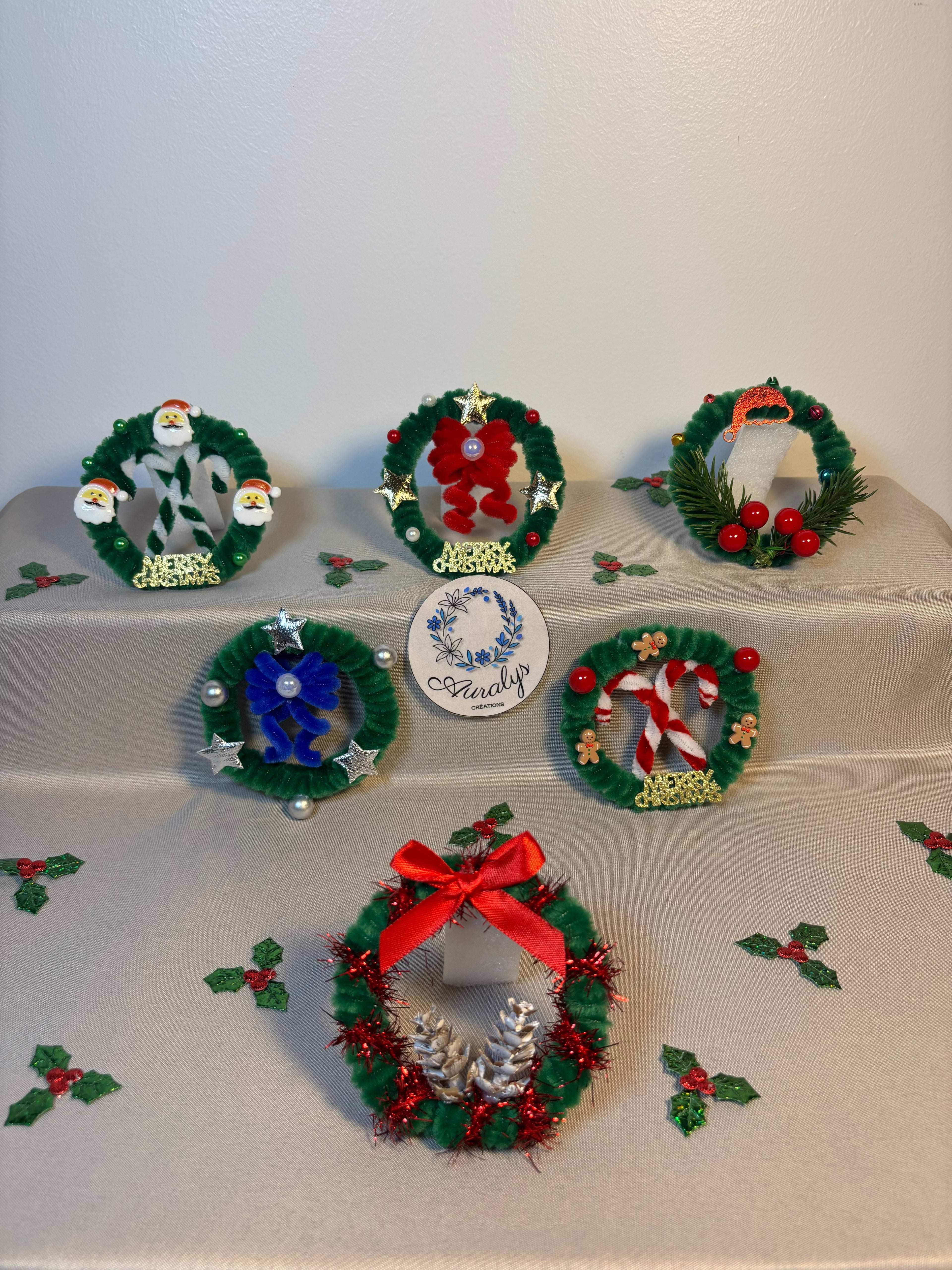 Petite couronne de Noël signature en fil chenille – Décoration festive faite main Auralys Créations