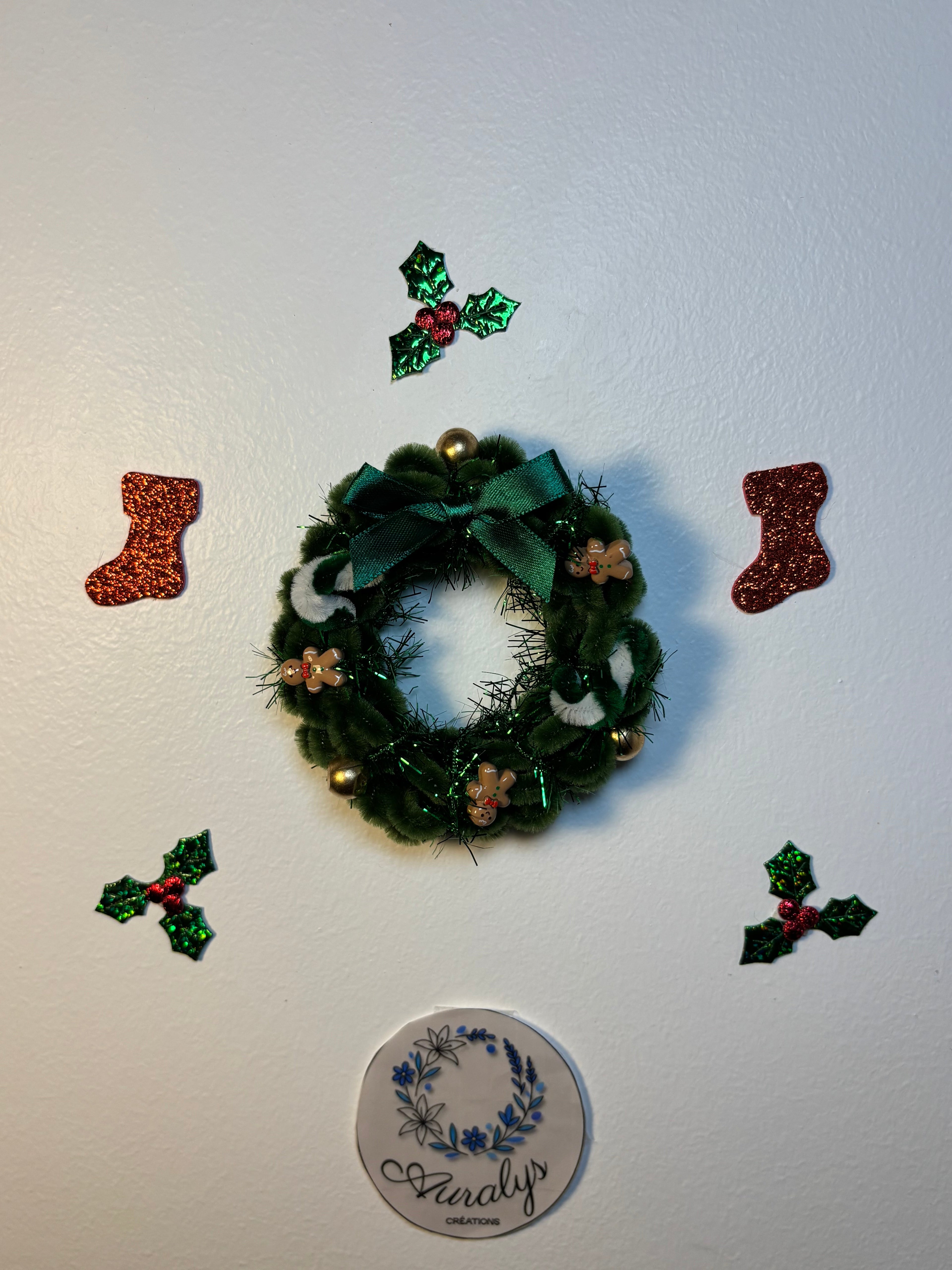 Petite couronne de Noël en fil chenille – Décoration festive faite main Auralys Créations