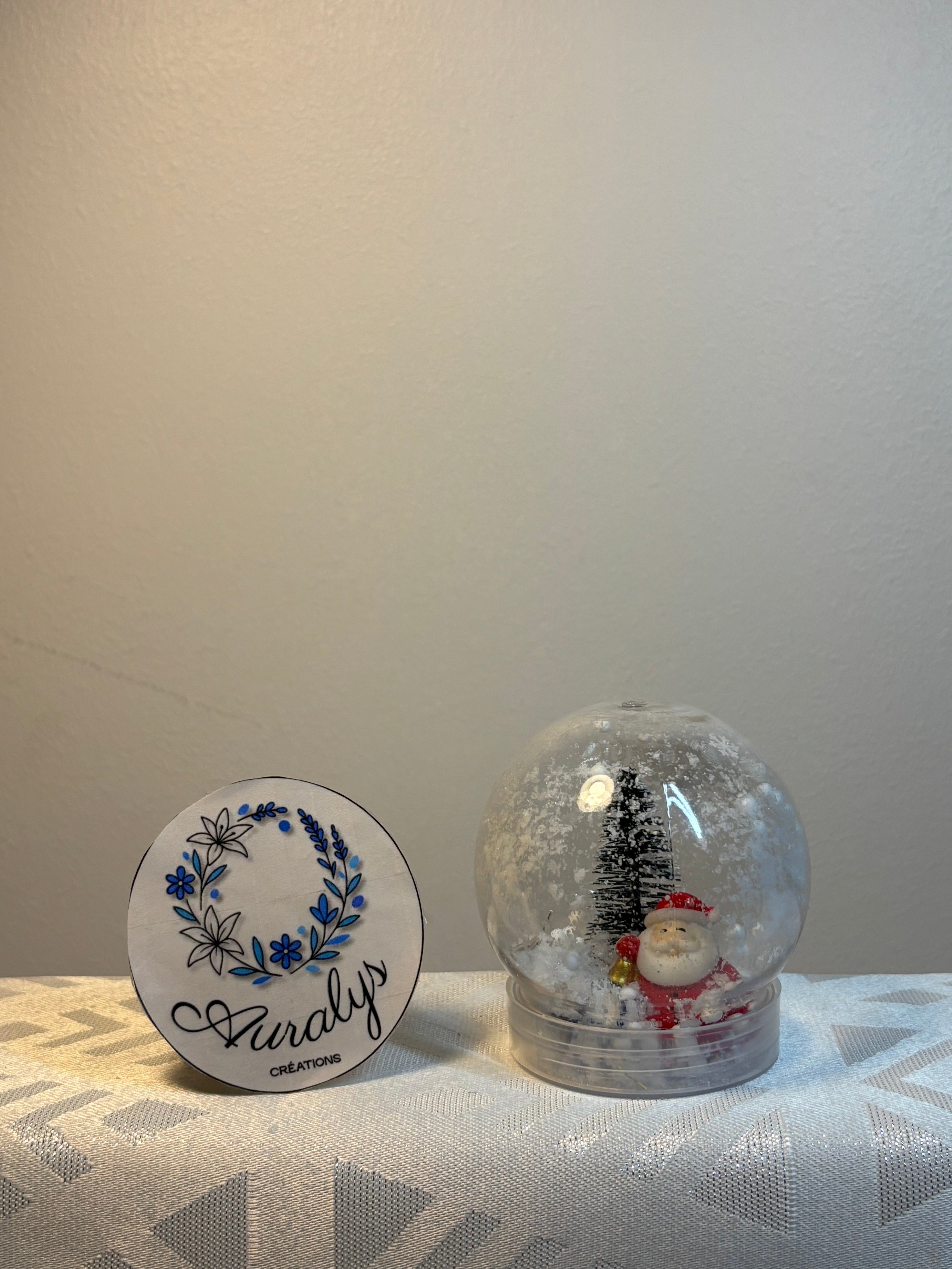 Boule à neige de Noël décorative – Faite main avec scène festive Auralys Créations
