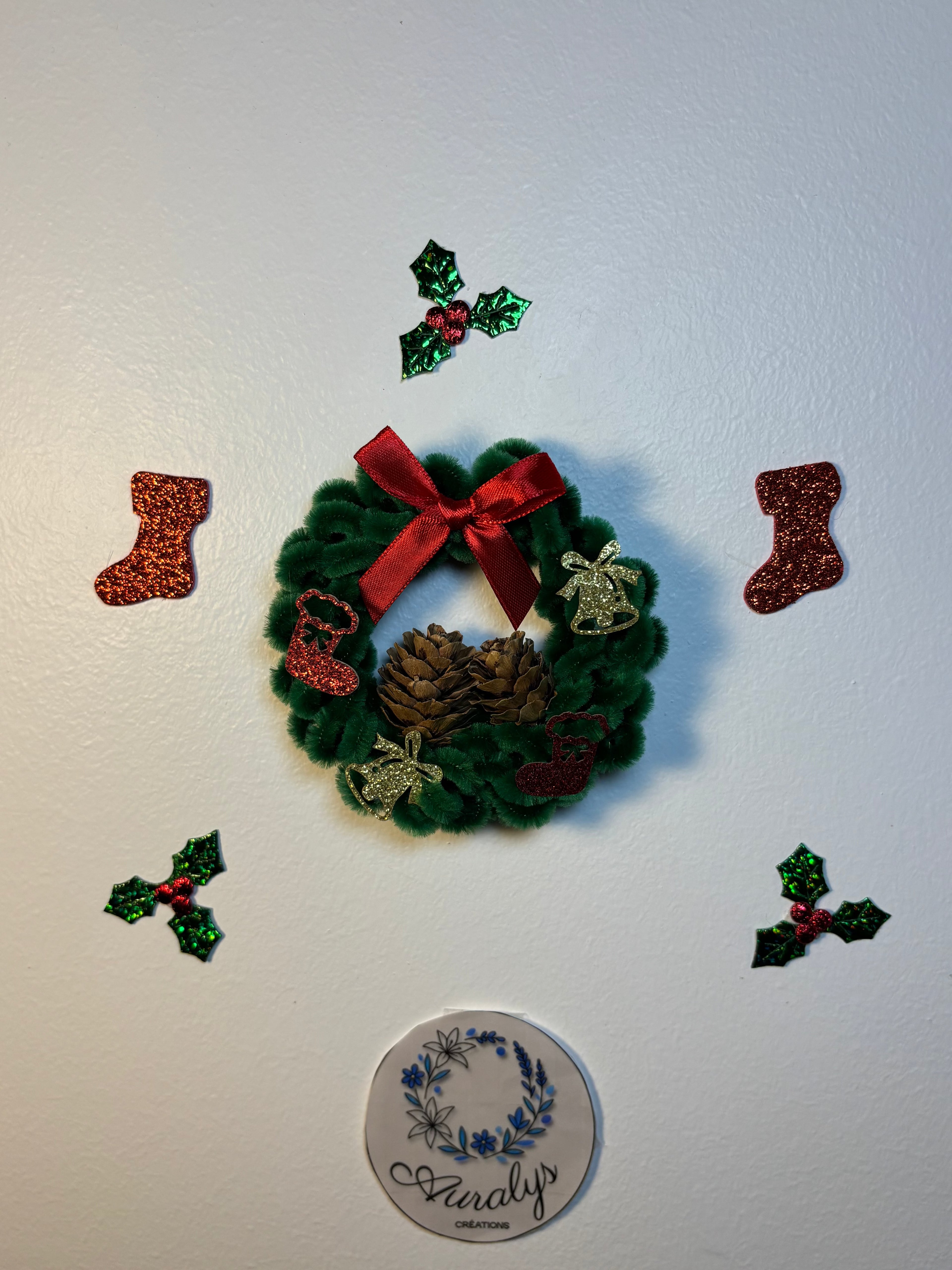 Petite couronne de Noël en fil chenille – Décoration festive faite main Auralys Créations