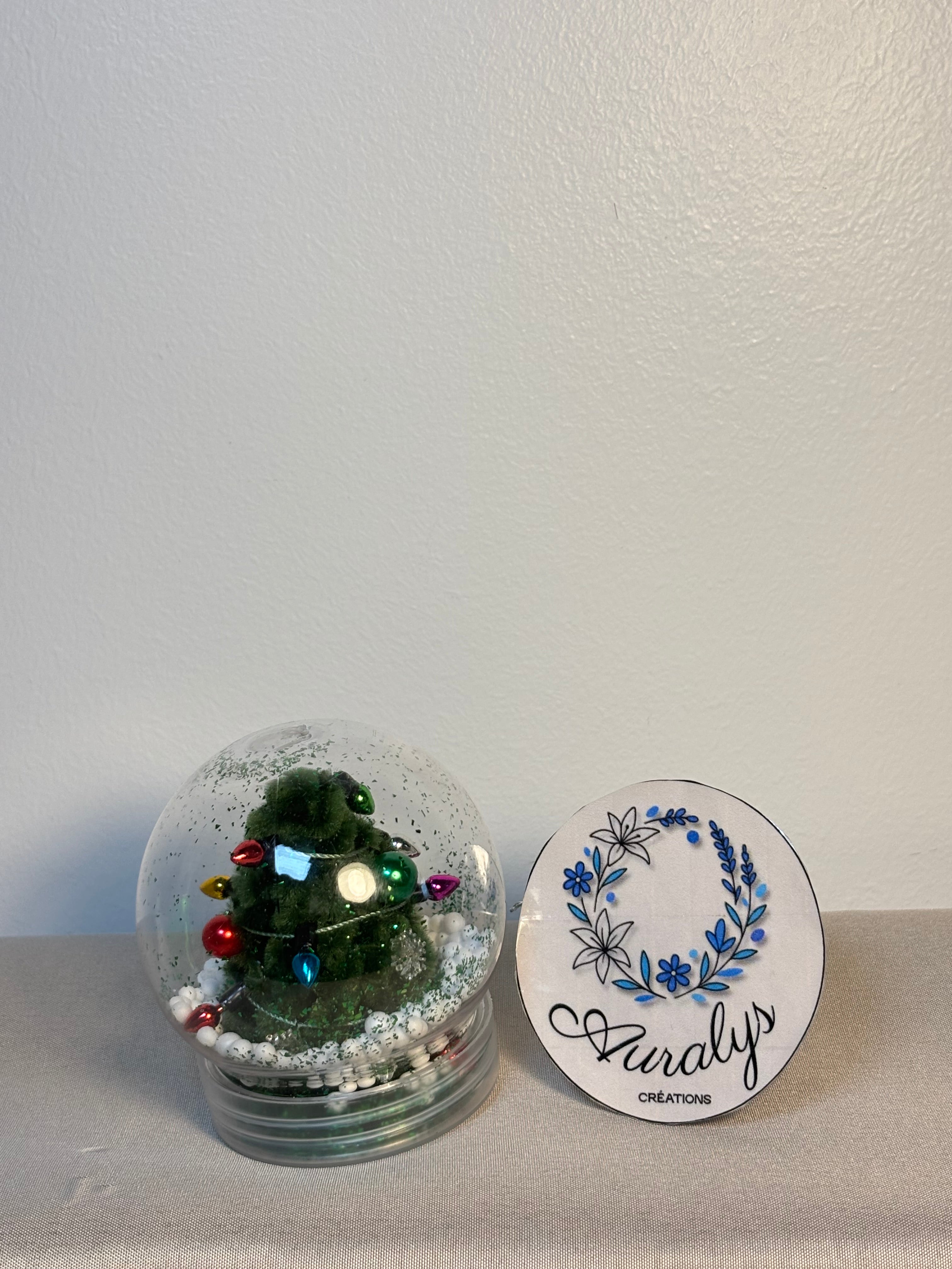 Boule à neige de Noël décorative – Faite main avec scène festive Auralys Créations