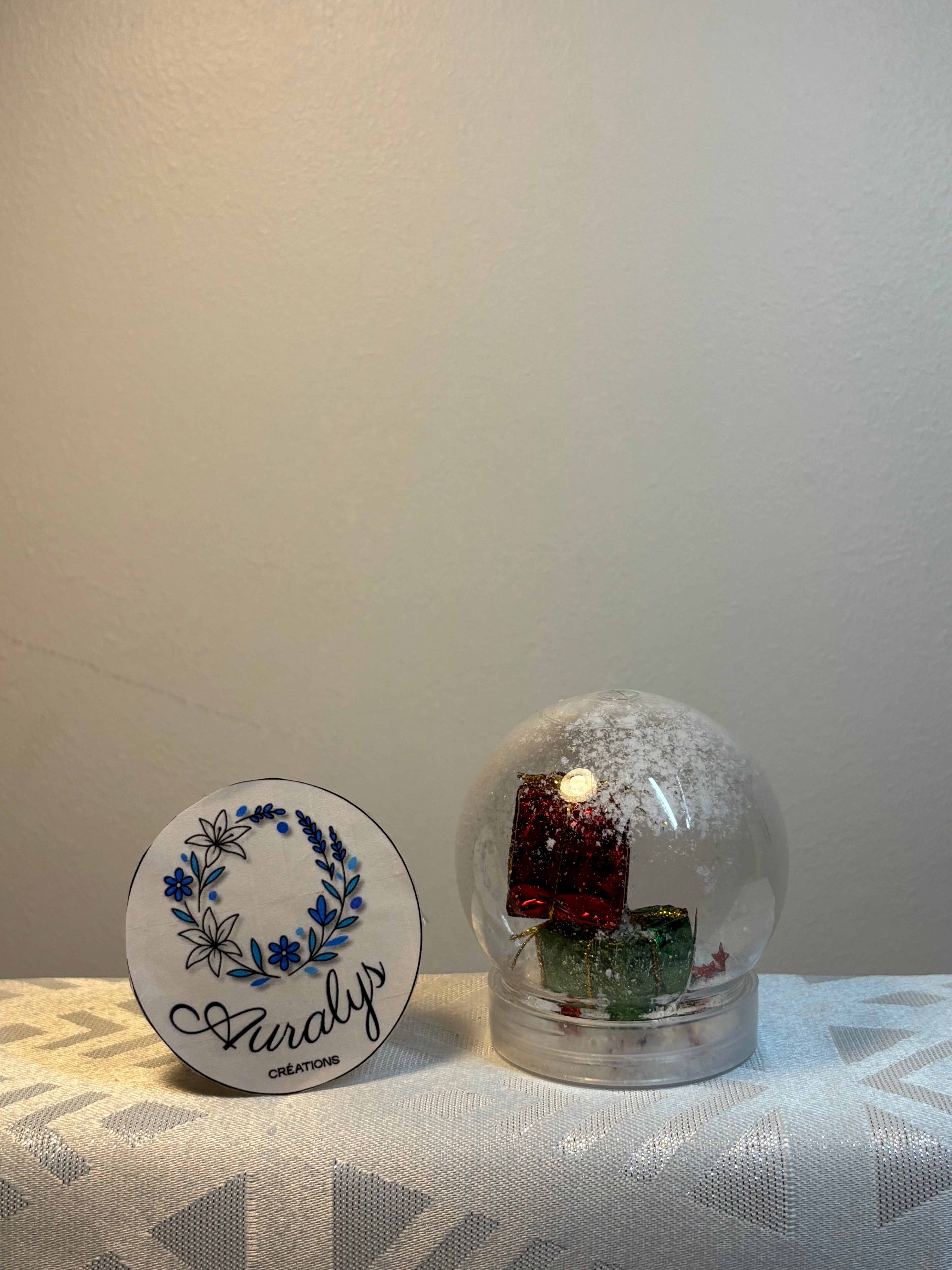 Boule à neige de Noël décorative – Faite main avec scène festive Auralys Créations