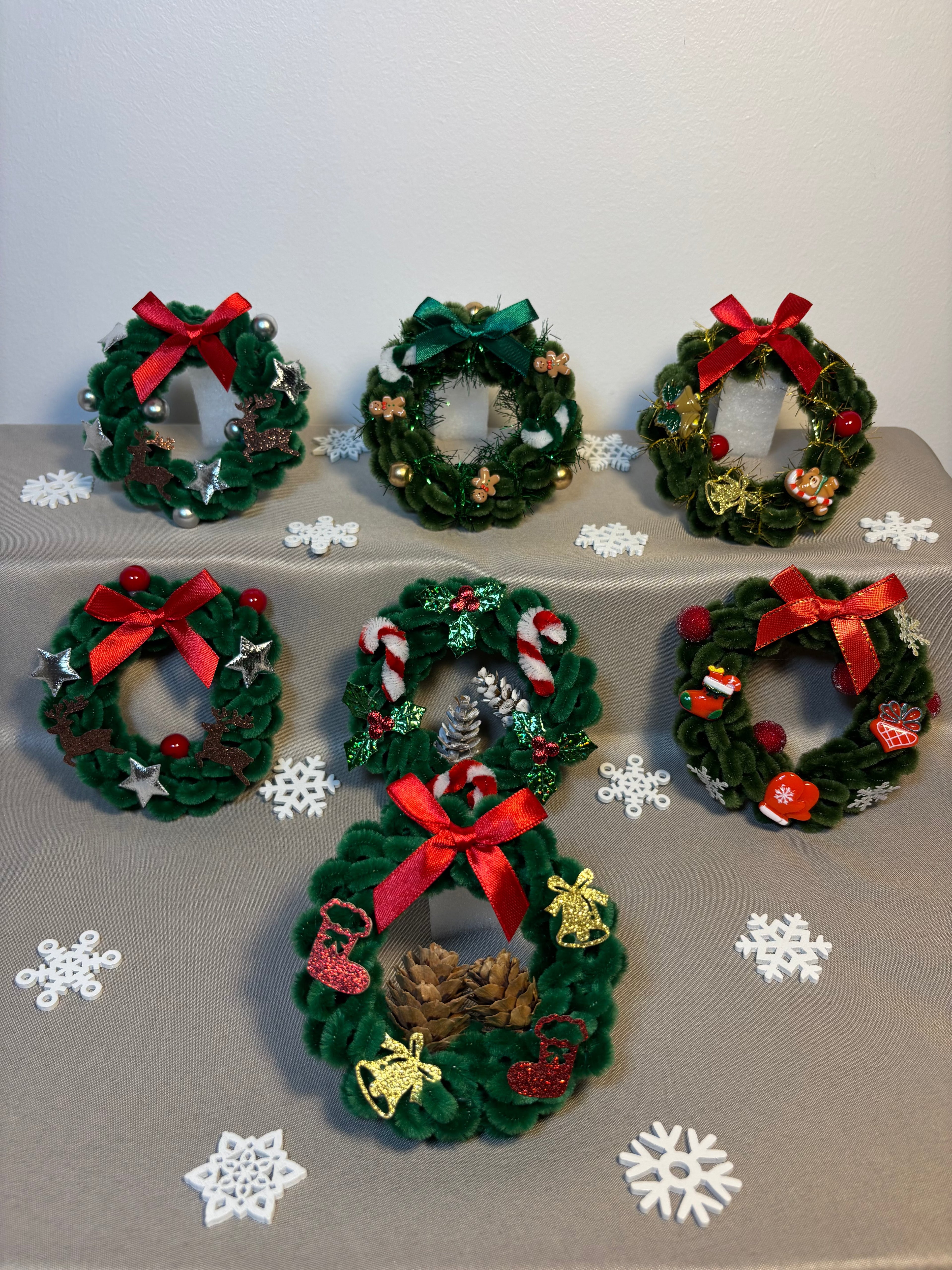 Petite couronne de Noël en fil chenille – Décoration festive faite main Auralys Créations