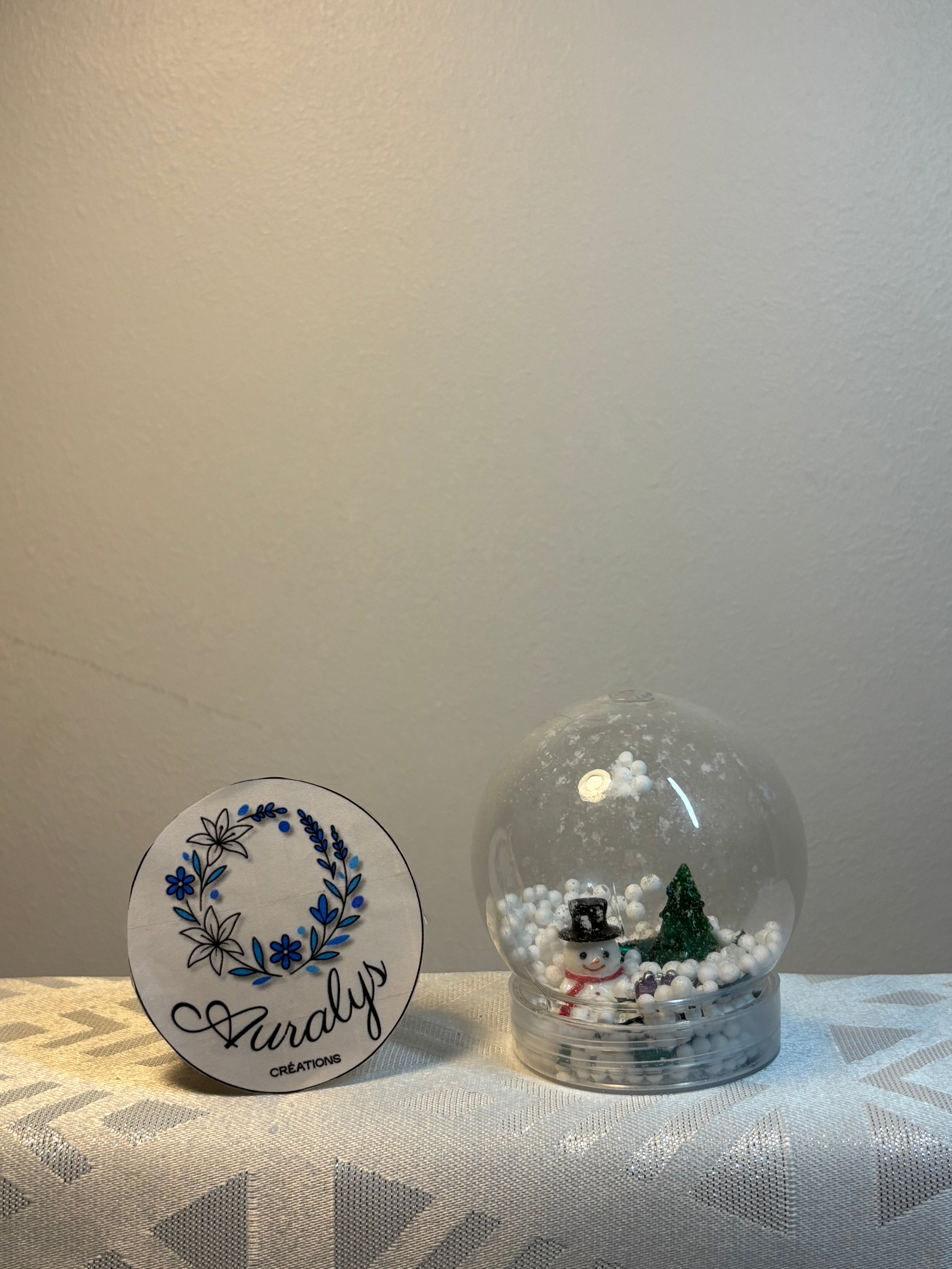 Boule à neige de Noël décorative – Faite main avec scène festive Auralys Créations
