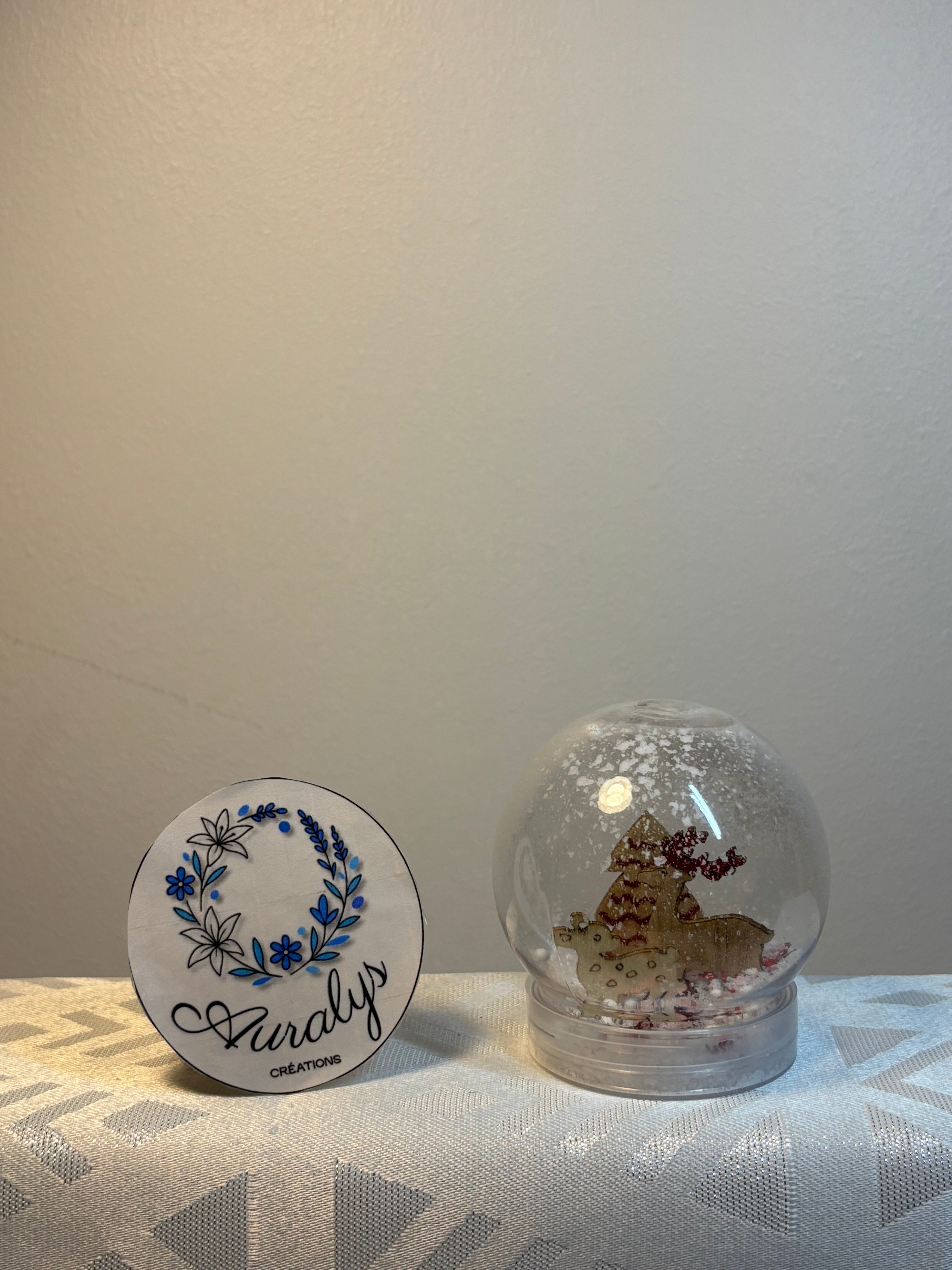 Boule à neige de Noël décorative – Faite main avec scène festive Auralys Créations