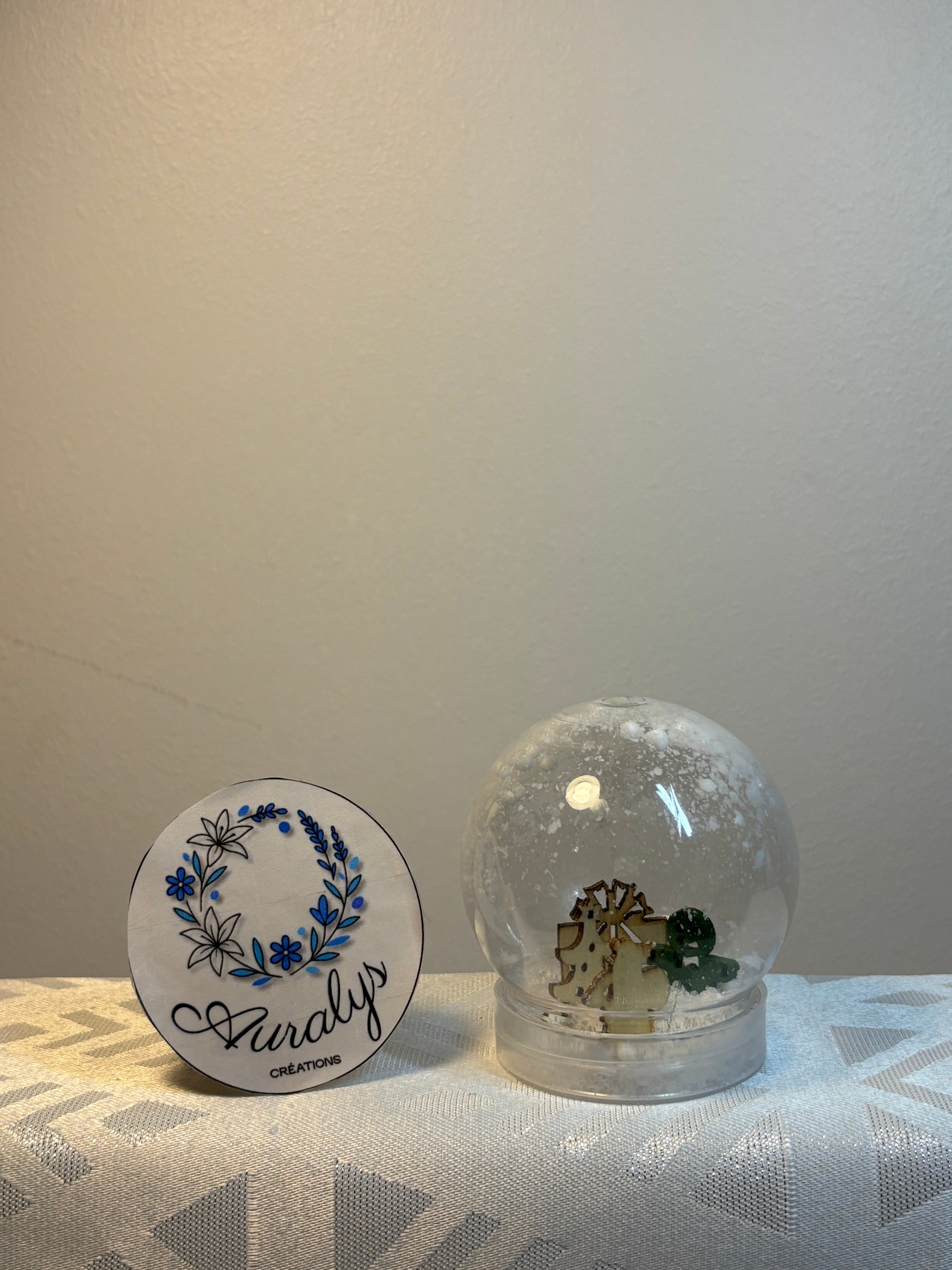 Boule à neige de Noël décorative – Faite main avec scène festive Auralys Créations