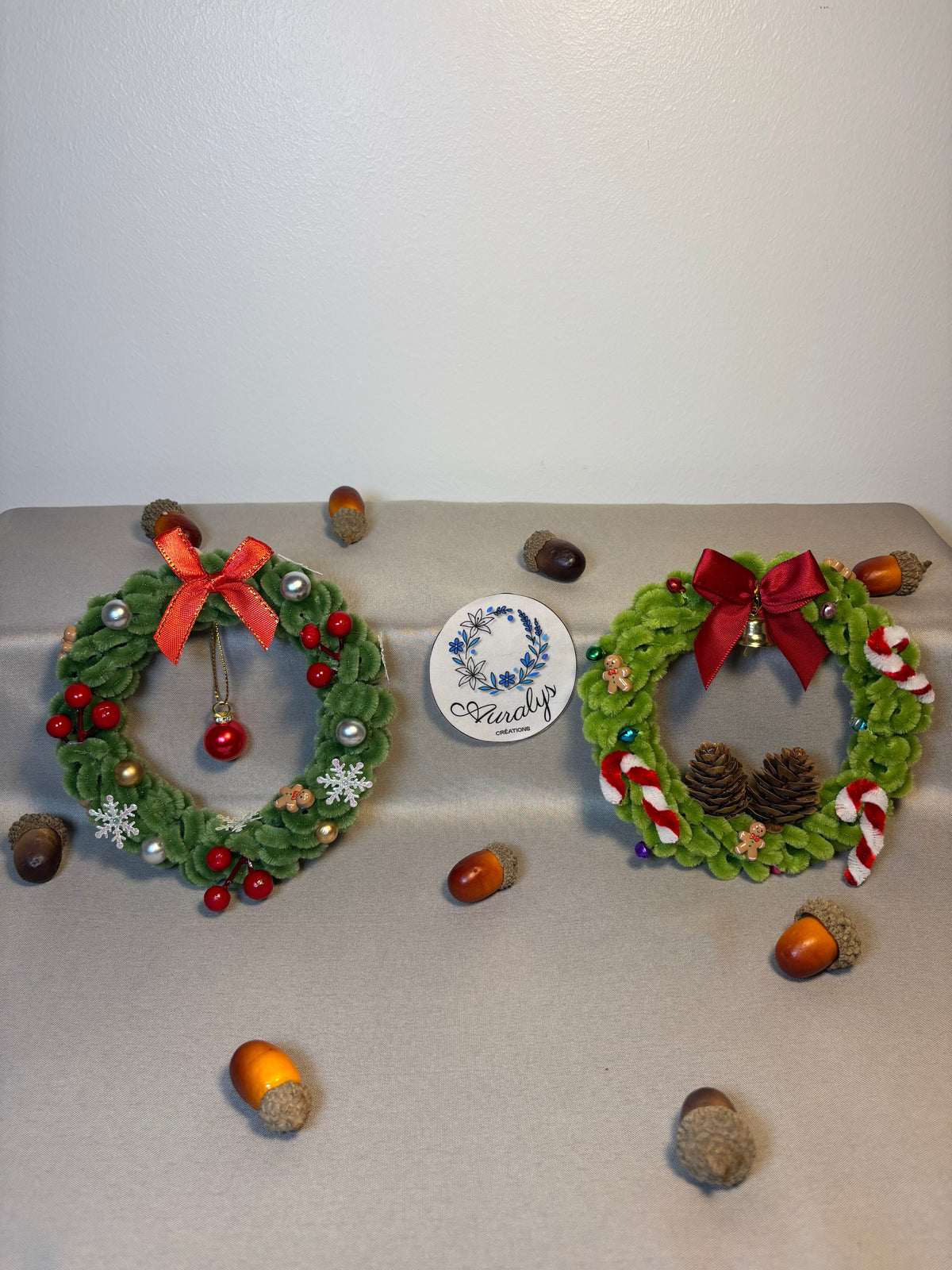 Couronne de Noël moyenne en fil chenille – Décoration festive faite main Auralys Créations